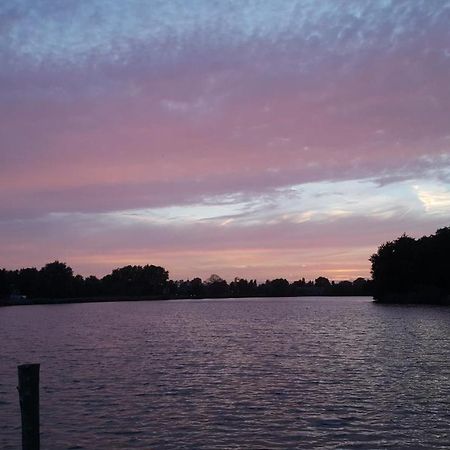Hotel Restaurant Lakeside Uithoorn Bagian luar foto