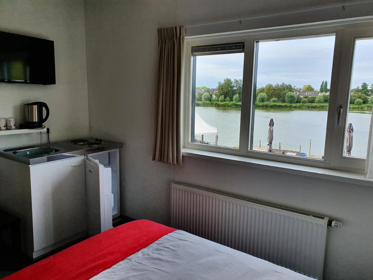 Hotel Restaurant Lakeside Uithoorn Bagian luar foto